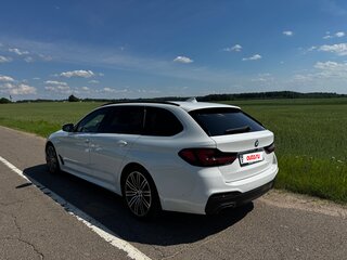 2019 BMW 5 серии 530d xDrive VII (G30/G31/G38), белый, 4200000 рублей, вид 3