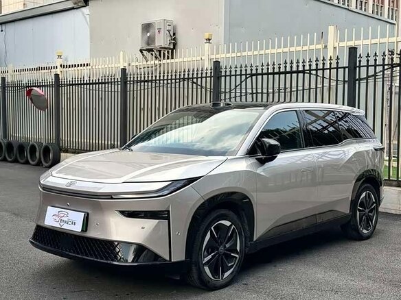 2026 Toyota bZ3X 58.3 kWh, бежевый