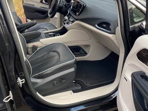 2022 Chrysler Pacifica RU Рестайлинг, чёрный, 3900000 рублей - вид 10