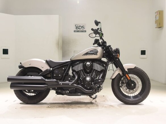 2023 Indian Chief Bobber, серебристый