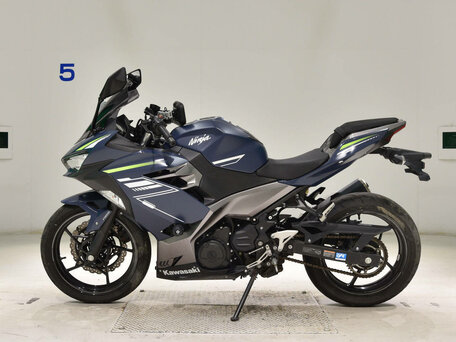 2021 Kawasaki Ninja 400, синий, 620000 рублей, вид 2