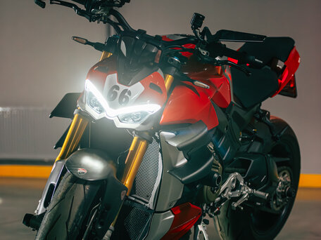 2021 Ducati Streetfighter V4, красный, 1900000 рублей, вид 5