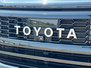 2023 Toyota Hilux VIII Рестайлинг 2, чёрный, 4400000 рублей, вид 1