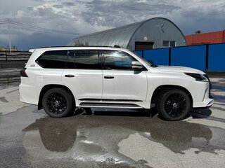 2020 Lexus LX 570 III Рестайлинг 2, белый, 9600000 рублей, вид 4