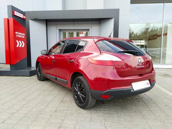 2011 Renault Megane III, красный, 320000 рублей - вид 17