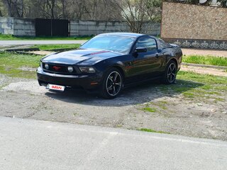 2010 Ford Mustang V Рестайлинг, чёрный, 990000 рублей, вид 1