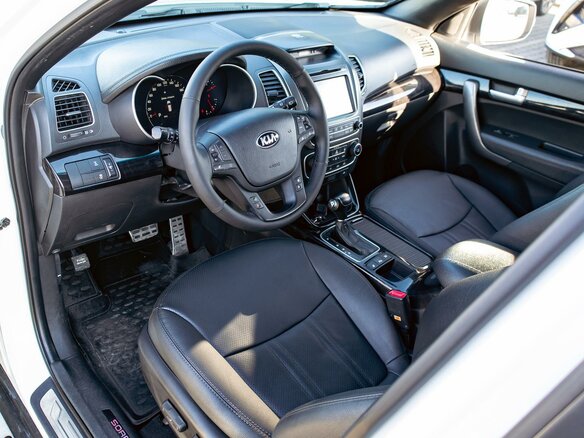 2017 Kia Sorento II Рестайлинг, белый, 1755000 рублей - вид 12