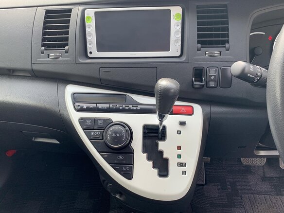 2014 Toyota ISis I Рестайлинг, белый, 1188008 рублей - вид 6