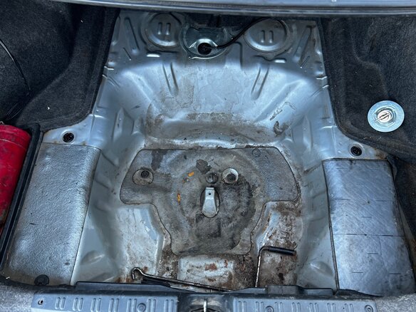 2001 Isuzu Aska IV, серебристый, 435000 рублей - вид 12