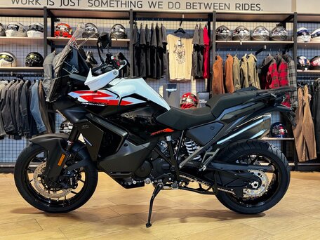 2026 KTM 1390 Super Adventure S Evo, чёрный, 2650000 рублей, вид 2