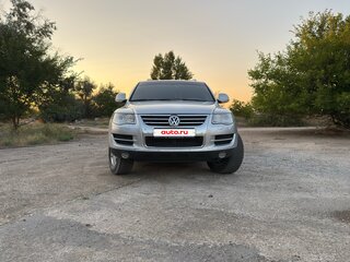 2009 Volkswagen Touareg I Рестайлинг, серый, 1354000 рублей, вид 2