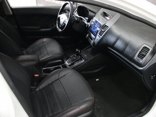 2017 Kia Cerato III Рестайлинг (Classic), белый, 1326000 рублей, вид 5