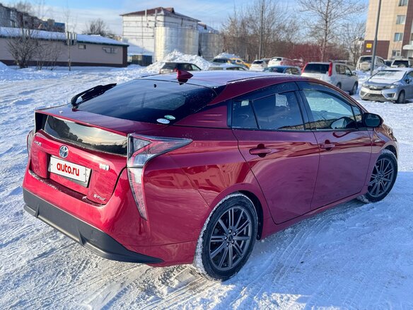 2016 Toyota Prius IV (XW50), красный, 1450000 рублей - вид 2
