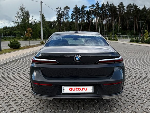 2023 BMW 7 серии 740d xDrive VII (G70), серый, 10200000 рублей - вид 2