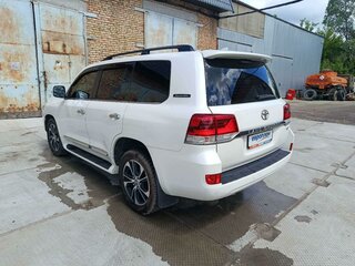 2017 Toyota Land Cruiser 200 Series Рестайлинг 2, белый, 5508000 рублей, вид 4