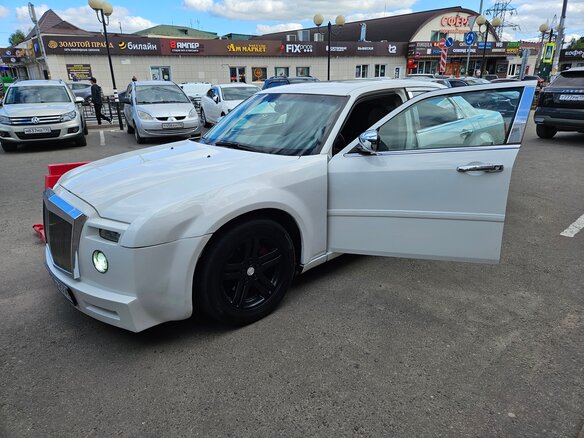 2005 Chrysler 300C I, белый, 950000 рублей
