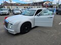 2005 Chrysler 300C I, белый, 950000 рублей