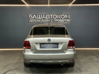 2015 Volkswagen Polo V Рестайлинг, бежевый, 740000 рублей, вид 4