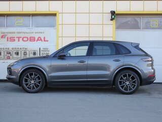 2019 Porsche Cayenne III, серый, 5685000 рублей, вид 3