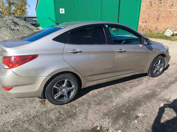 2011 Hyundai Solaris I, бежевый - вид 4