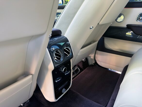 2018 Rolls-Royce Cullinan I (Series I), фиолетовый, 28900000 рублей - вид 18