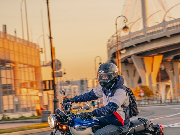 2021 Triumph Bonneville T100, синий, 950000 рублей - вид 10
