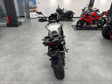 2022 Yamaha MT-09 Tracer (FJ-09), серый, 1419000 рублей, вид 4