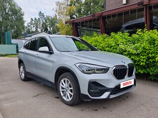 2021 BMW X1 20i xDrive II (F48) Рестайлинг, серебристый, 2650000 рублей, вид 3