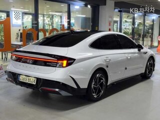 2023 Hyundai Sonata VIII (DN8) Рестайлинг, белый, 2210000 рублей, вид 4