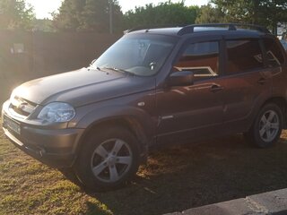 2013 Chevrolet Niva I Рестайлинг, коричневый, 560000 рублей, вид 3