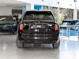 2025 Rolls-Royce Cullinan Black Badge I Рестайлинг (Series II), чёрный, 65490000 рублей, вид 4