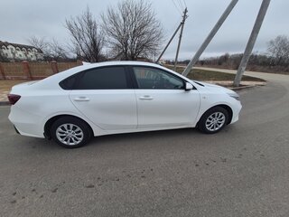 2022 Kia Cerato IV Рестайлинг, белый, 2000000 рублей, вид 4