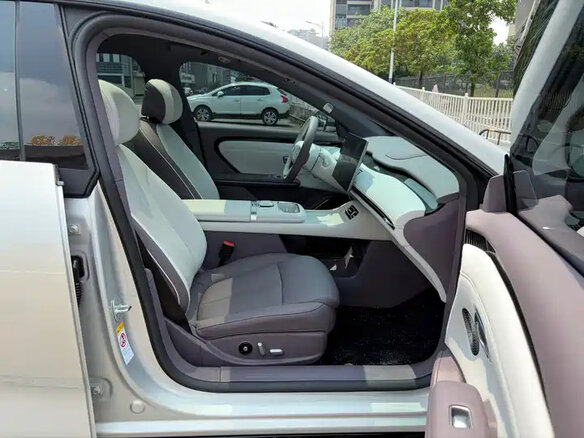 2026 Changan Qiyuan A06 28.39 kWh, серебристый, 2792000 рублей - вид 9