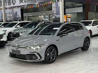 2023 Volkswagen Golf VIII, серый, 2050000 рублей, вид 2