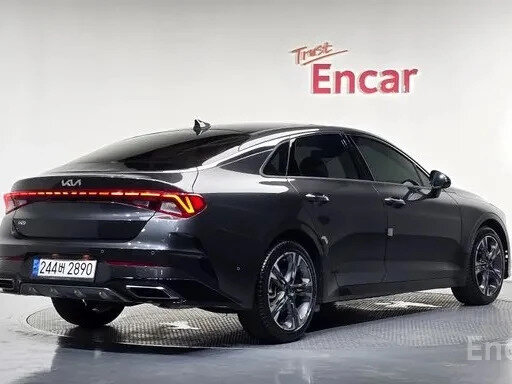 2022 Kia K5 III, чёрный, 1820000 рублей - вид 2