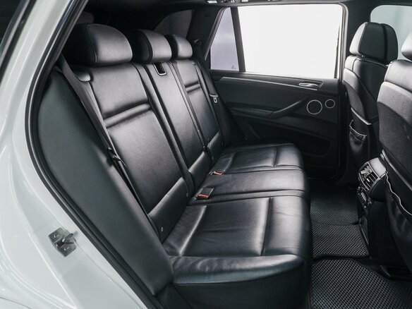 2011 BMW X5 M I (E70), белый - вид 6