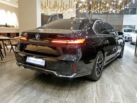 2025 BMW 7 серии 740d xDrive VII (G70), чёрный, 17200000 рублей - вид 5