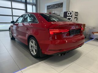 2018 Audi A3 III (8V) Рестайлинг, красный, 1850000 рублей, вид 4