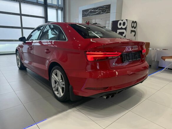 2018 Audi A3 III (8V) Рестайлинг, красный, 1799000 рублей - вид 3