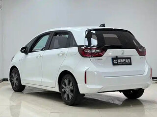 2022 Honda Fit IV Рестайлинг, белый, 1400000 рублей, вид 5