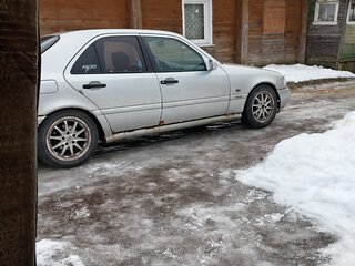 1994 Mercedes-Benz C-Класс 220 I (W202), серебристый, 250000 рублей, вид 3
