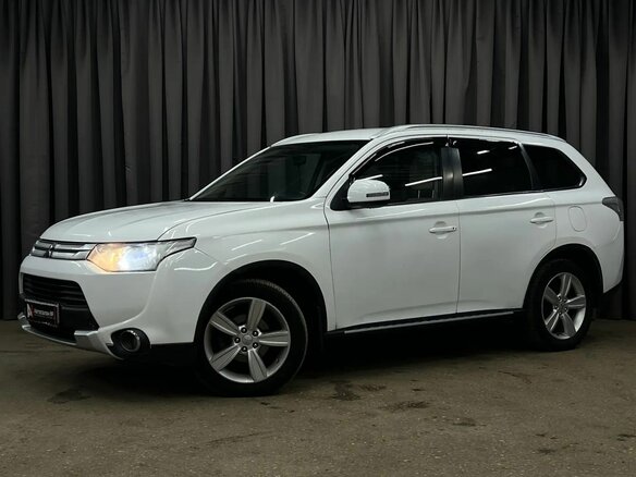 2014 Mitsubishi Outlander III Рестайлинг, белый, 1049888 рублей