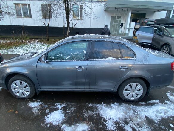 2009 Volkswagen Jetta V, серый, 1000000 рублей - вид 4