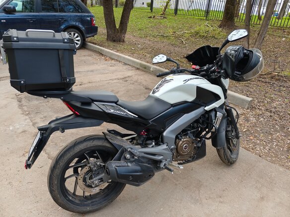 2018 Bajaj Dominar 400, белый - вид 1