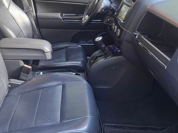 2011 Jeep Compass I Рестайлинг, серебристый, 990000 рублей - вид 12