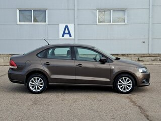 2015 Volkswagen Polo V Рестайлинг, коричневый, 910000 рублей, вид 4