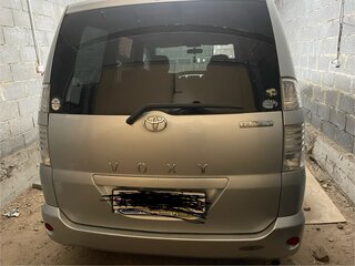 2006 Toyota Voxy I (R60), серебристый, 1100000 рублей, вид 2