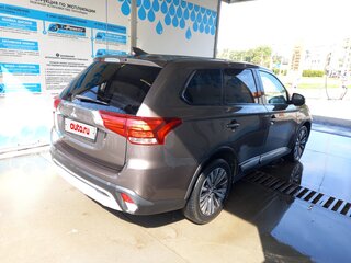 2020 Mitsubishi Outlander III Рестайлинг 3, серый, 2200000 рублей, вид 5