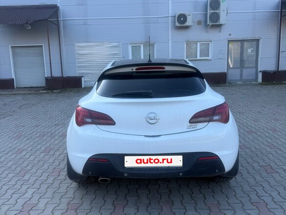 2012 Opel Astra GTC J Рестайлинг, белый, 800000 рублей - вид 4