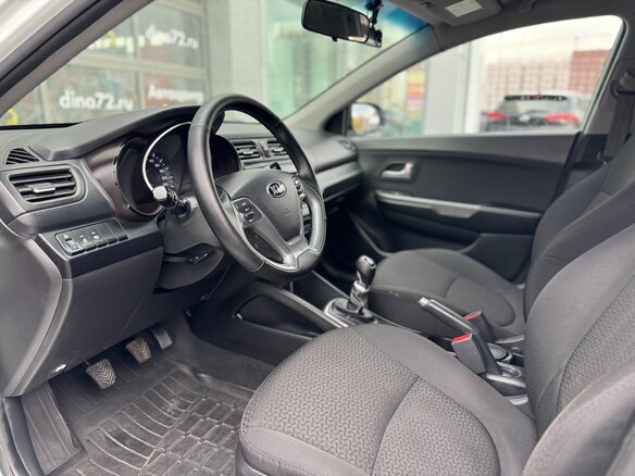 2016 Kia Rio III Рестайлинг, белый, 905000 рублей - вид 9